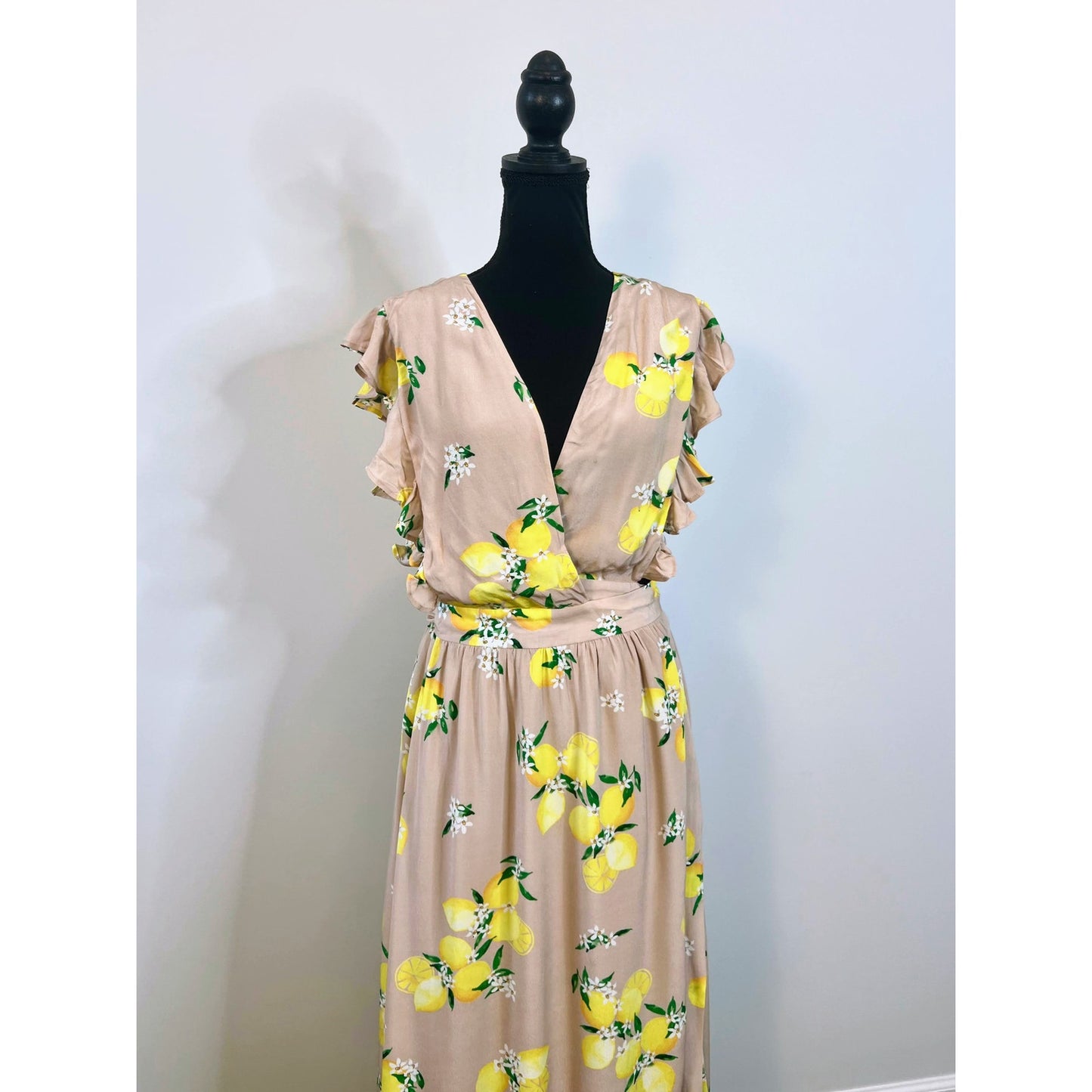 Majorelle Sweet Pea Maxi Dress in Tan Lemon Size XL Cap Sleeve V-Neck Lined