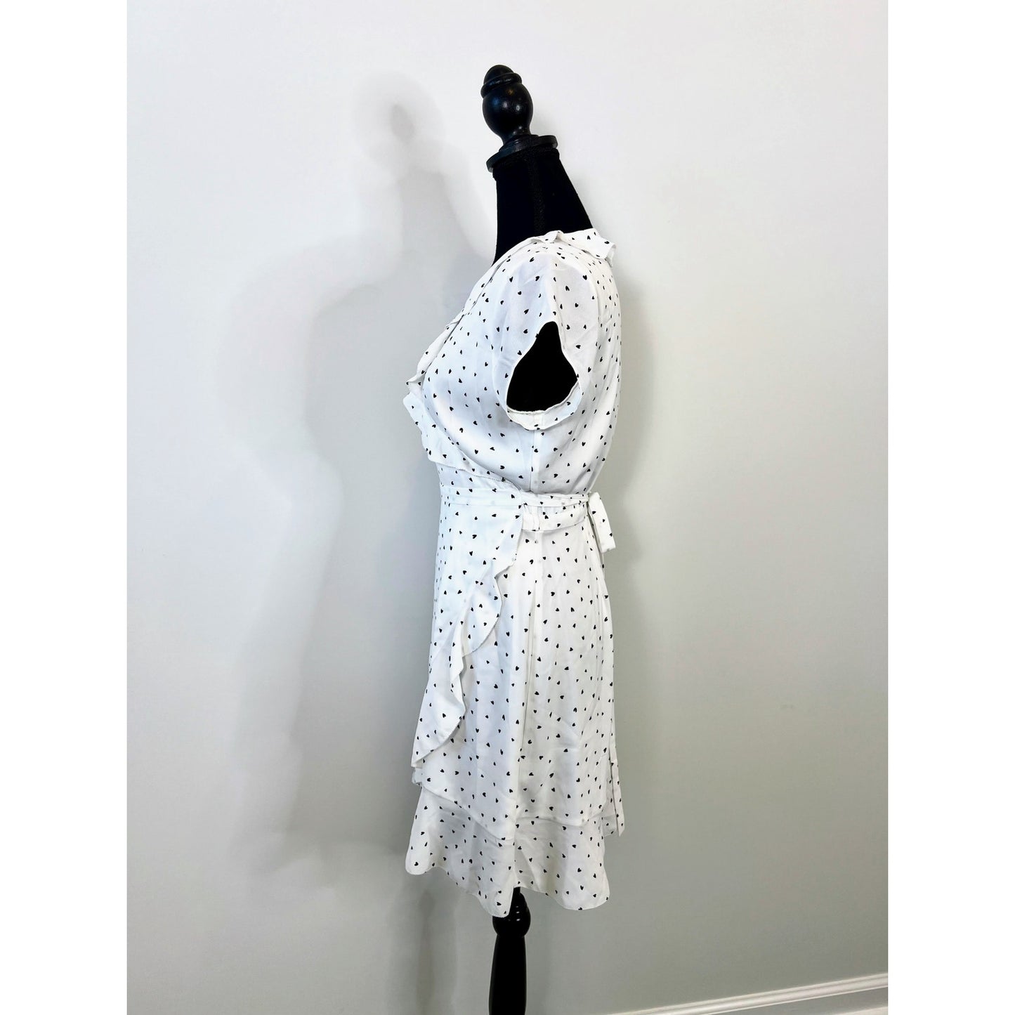 Sunday Best Savoy Wrap Dress White/Black Hearts Size 2 Pullover V-Neck Ruffle