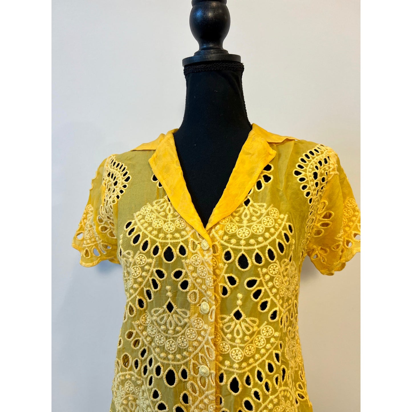 Johnny Was Marietta Cooper Button Up in Yellow Size XXS Short Sleeve Eyelets