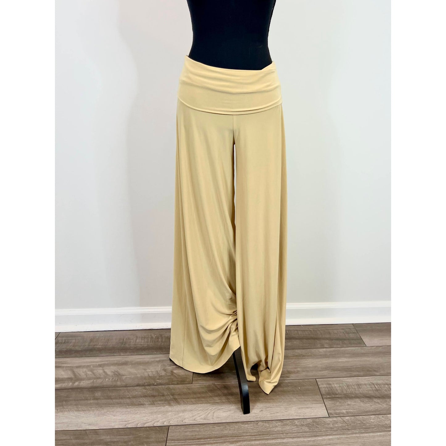 Norma Kamali Wide Leg Pants in Sand Size S/32 Stretch Jersey High Rise Classic