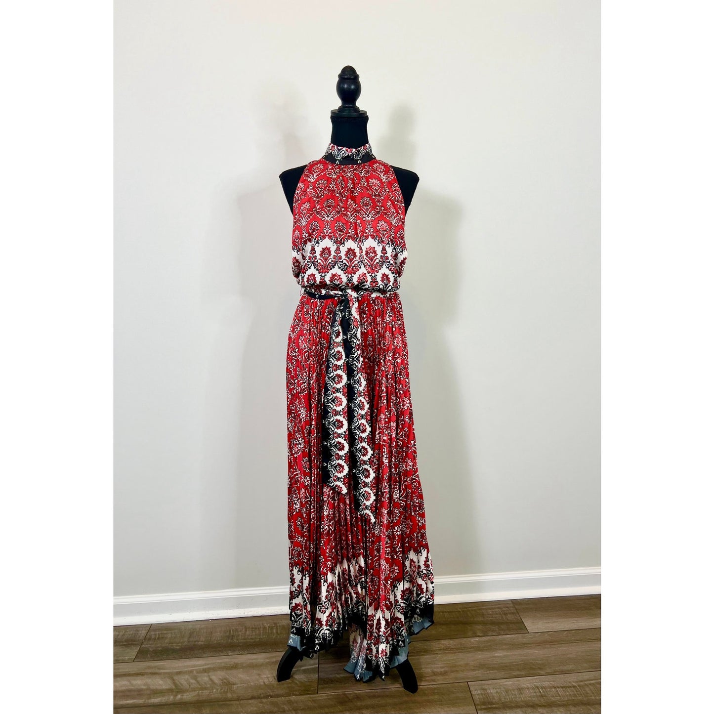 Alice + Olivia Mertie Maxi Dress Allure Medallion Size 8 Mockneck Pleated Boho