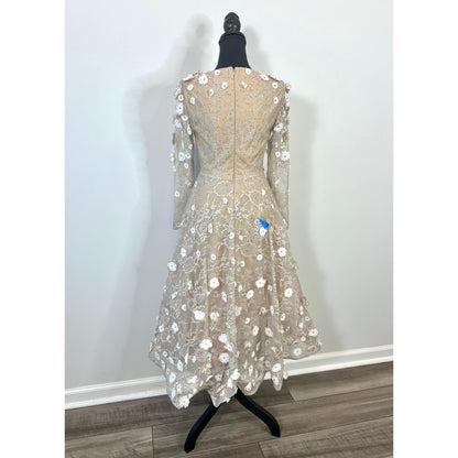 Mac Duggal Beaded Lace Dress in Beige Blush Floral Size 2 Party Cocktail Wedding