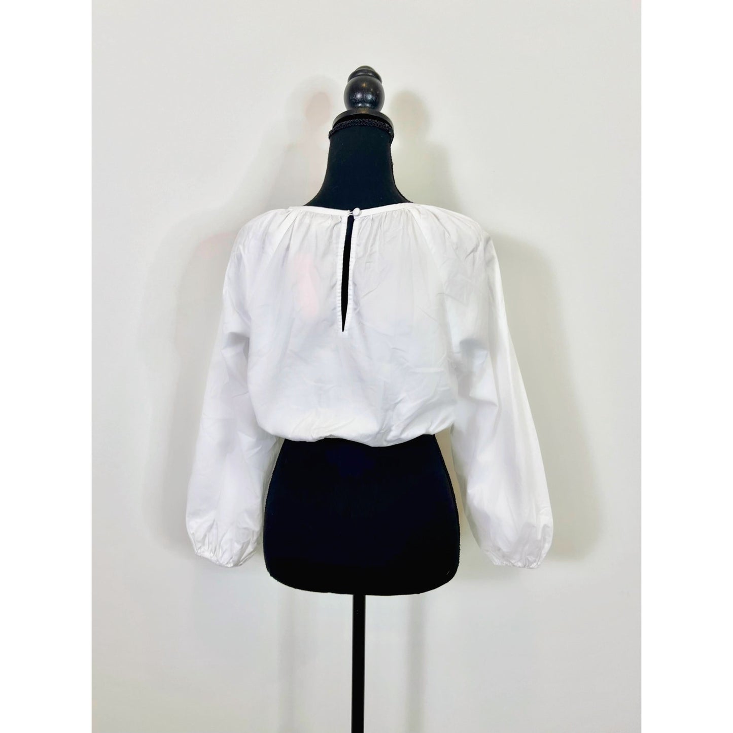 Sundry Crop Top in White Size 0 Pullover Long Puff Sleeve Keyhole Neck Back