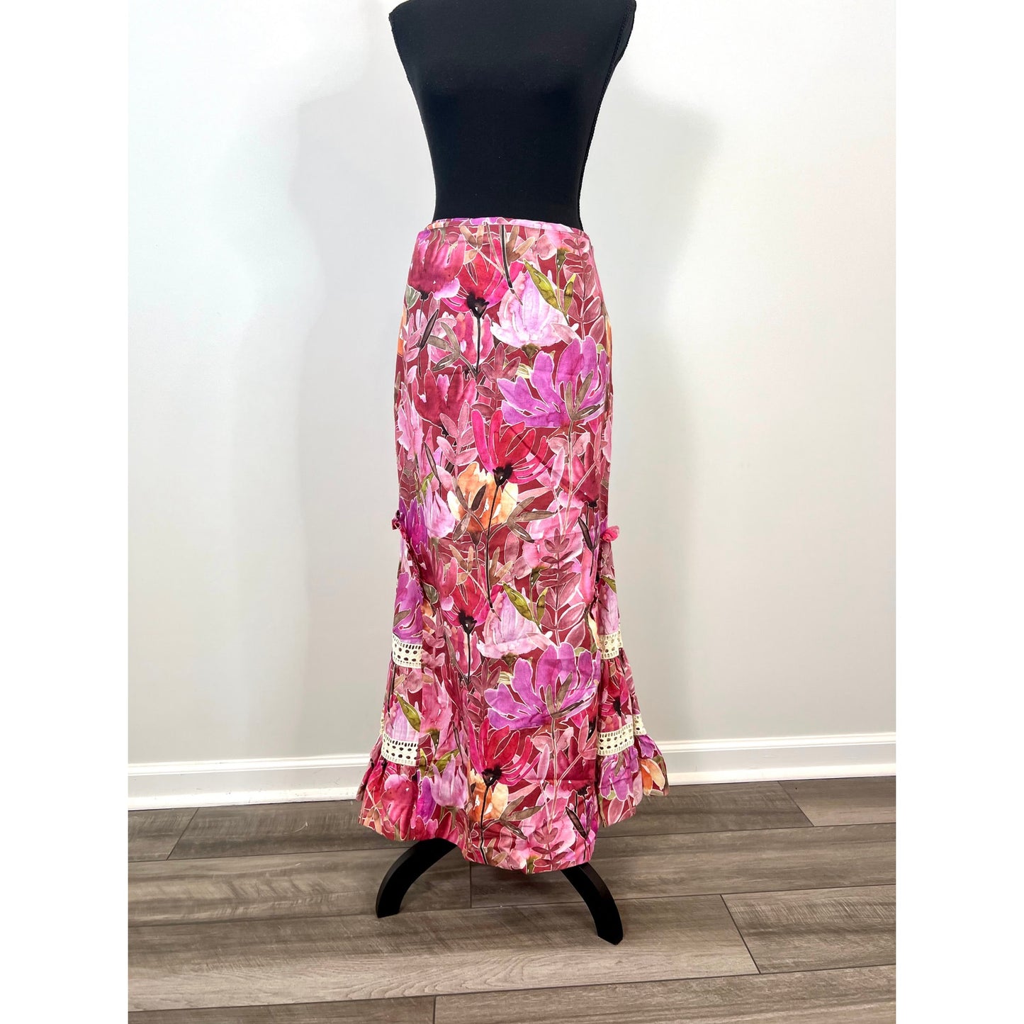 Isla & White Berta Summer Floral Caribbean Midi Skirt in Pink Multi Medium Lined