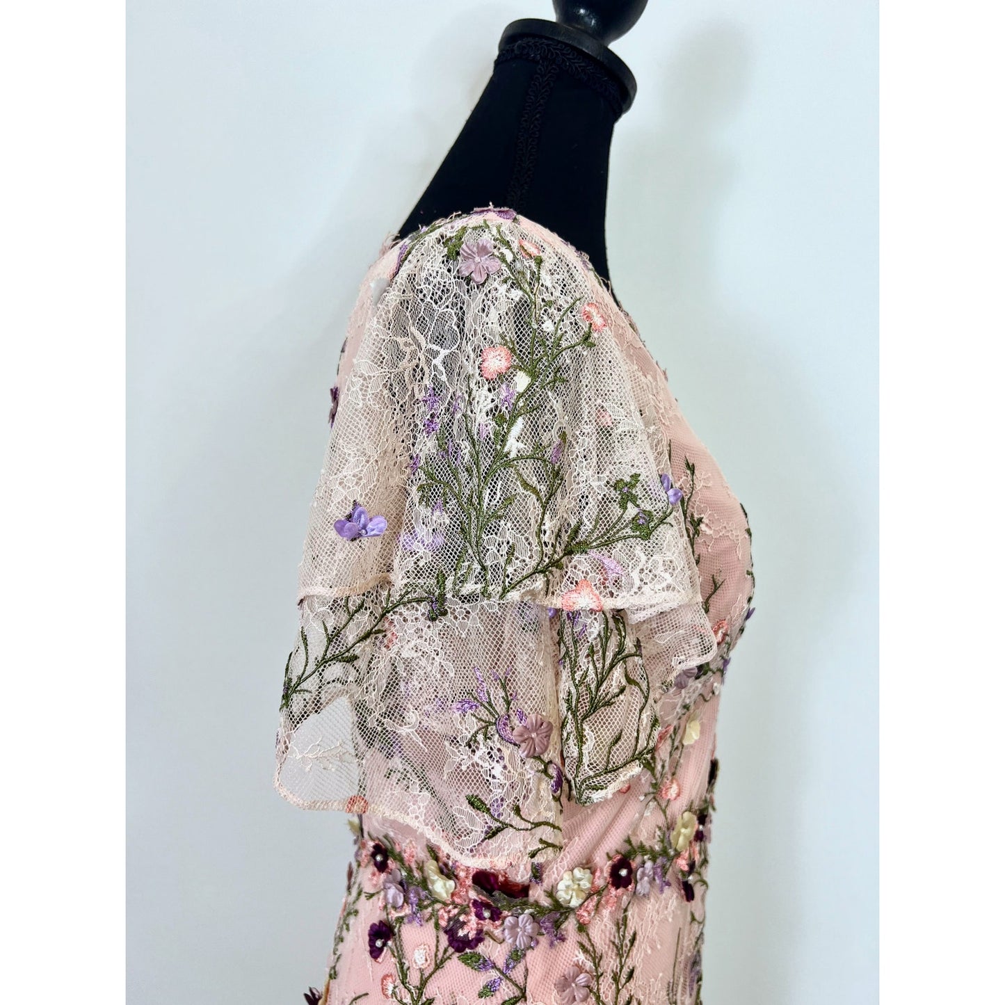 Marchesa Notte 3D Floral Embroidered Dress in Pink Size 6 Short Sleeve Lined