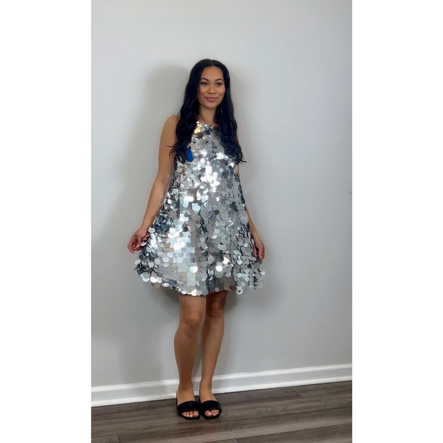 Mac Duggal Trapeze Mini Dress in Silver Size 10 Sleeveless Disc Sequin Cocktail