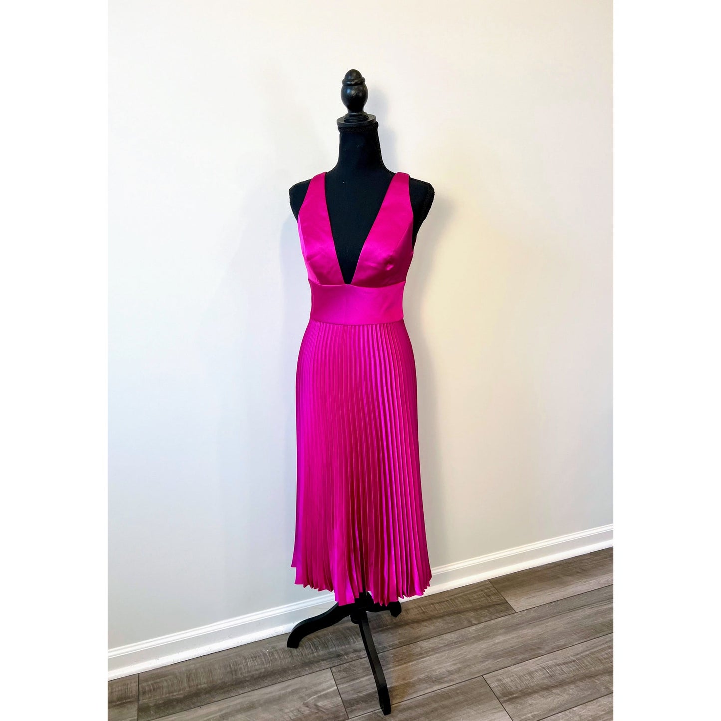 Amsale Fluid Satin Midi Dress in Fuchsia Size 2 Sleeveless Pleated Deep V-Neck