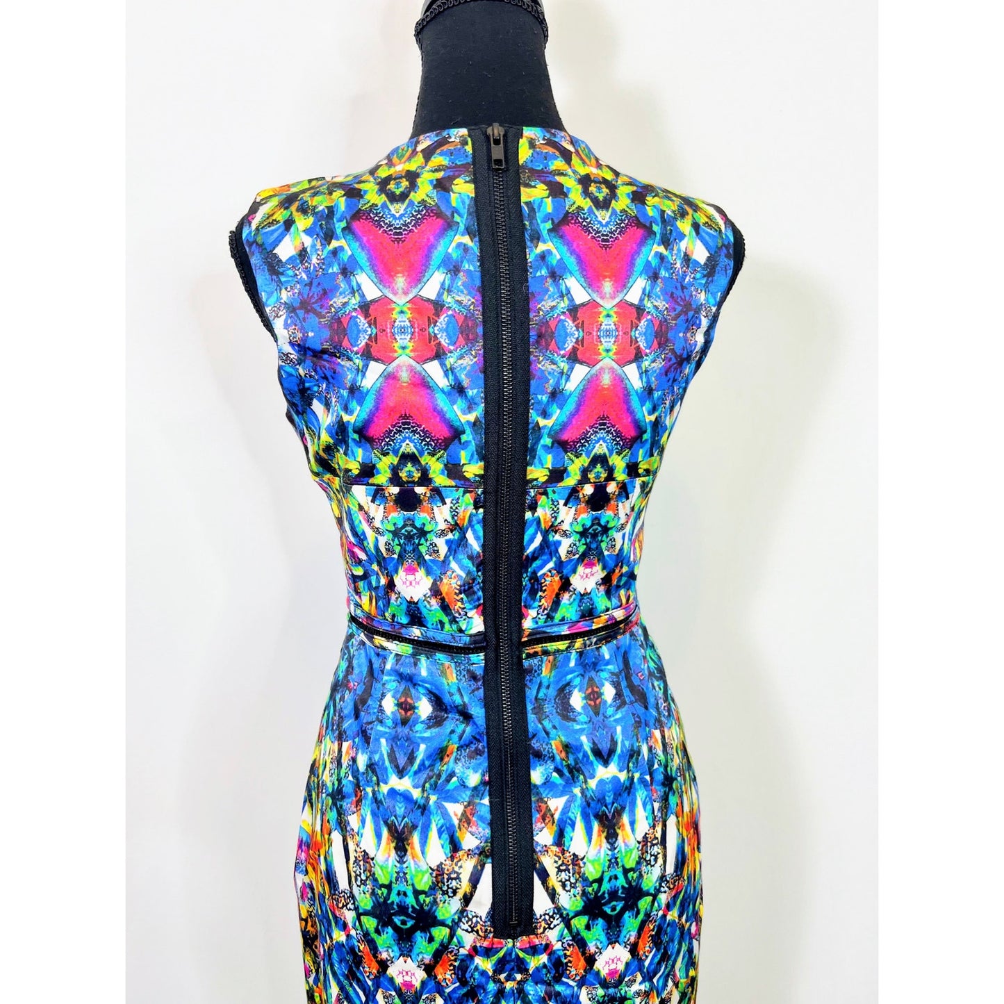 Milly Slim Sheath Dress Multicolor Size 2 Stained Glass Print Sleeveless Lined