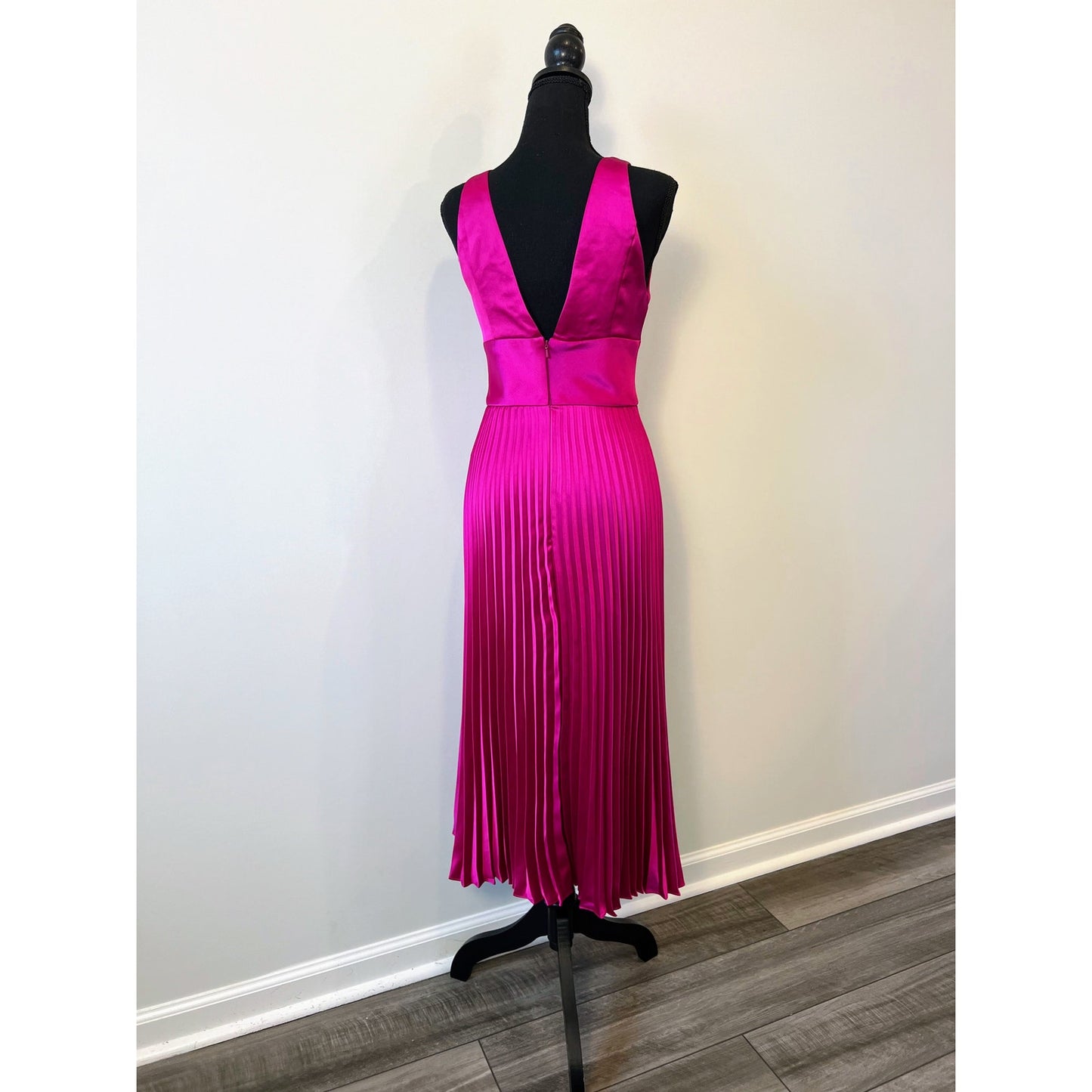 Amsale Fluid Satin Midi Dress in Fuchsia Size 2 Sleeveless Pleated Deep V-Neck