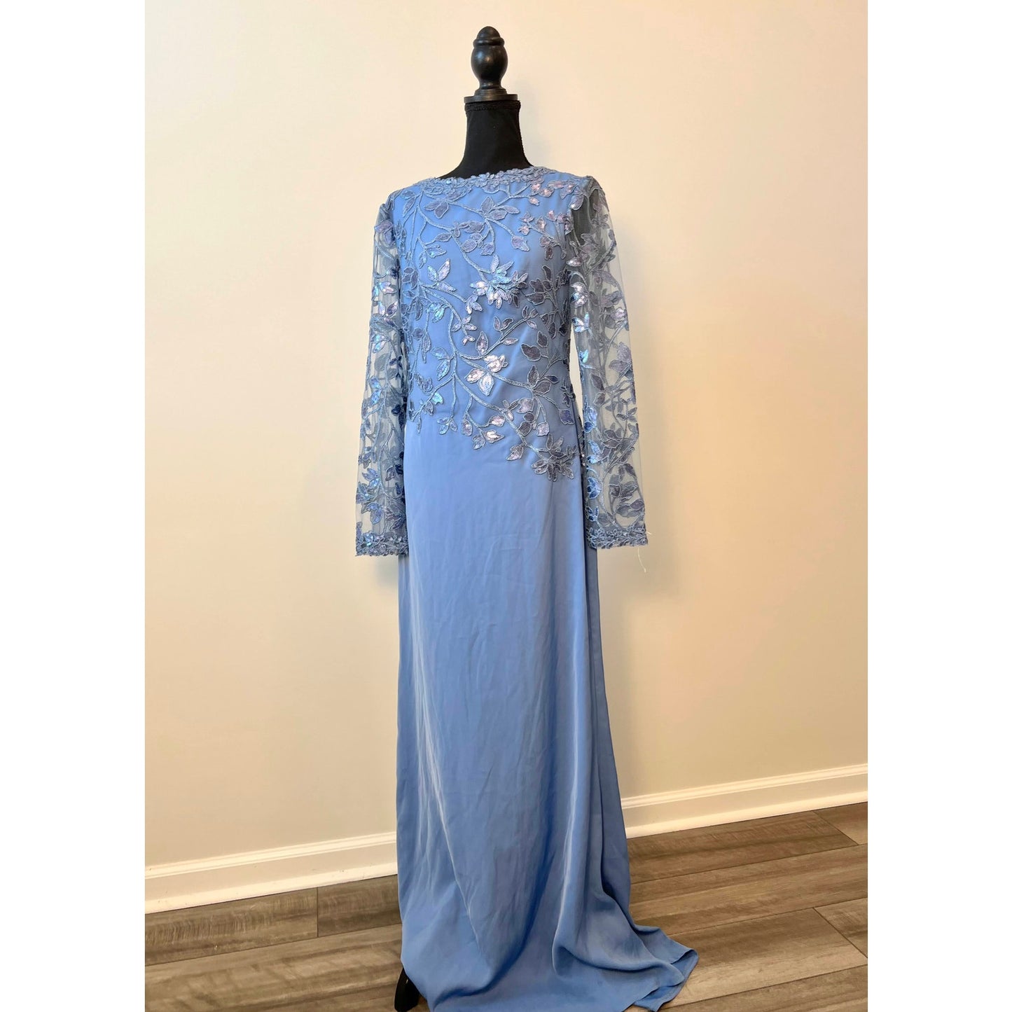 Tadashi Shoji Embroidered Sequin Lace Gown Maxi Dress in Cadet Blue Size 8 Lined