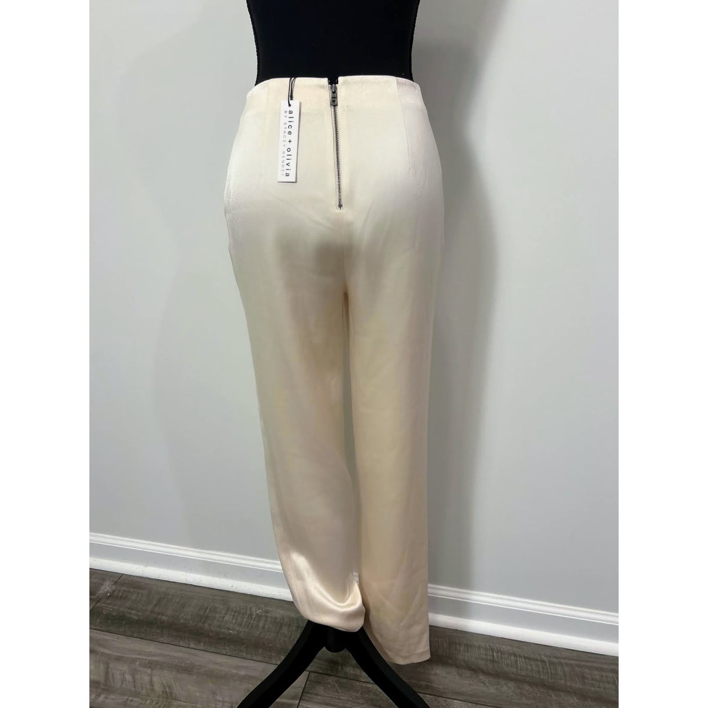 Alice + Olivia Jessie Satin-Crepe Tapered Pants in Ivory Size 2 Pleated Front