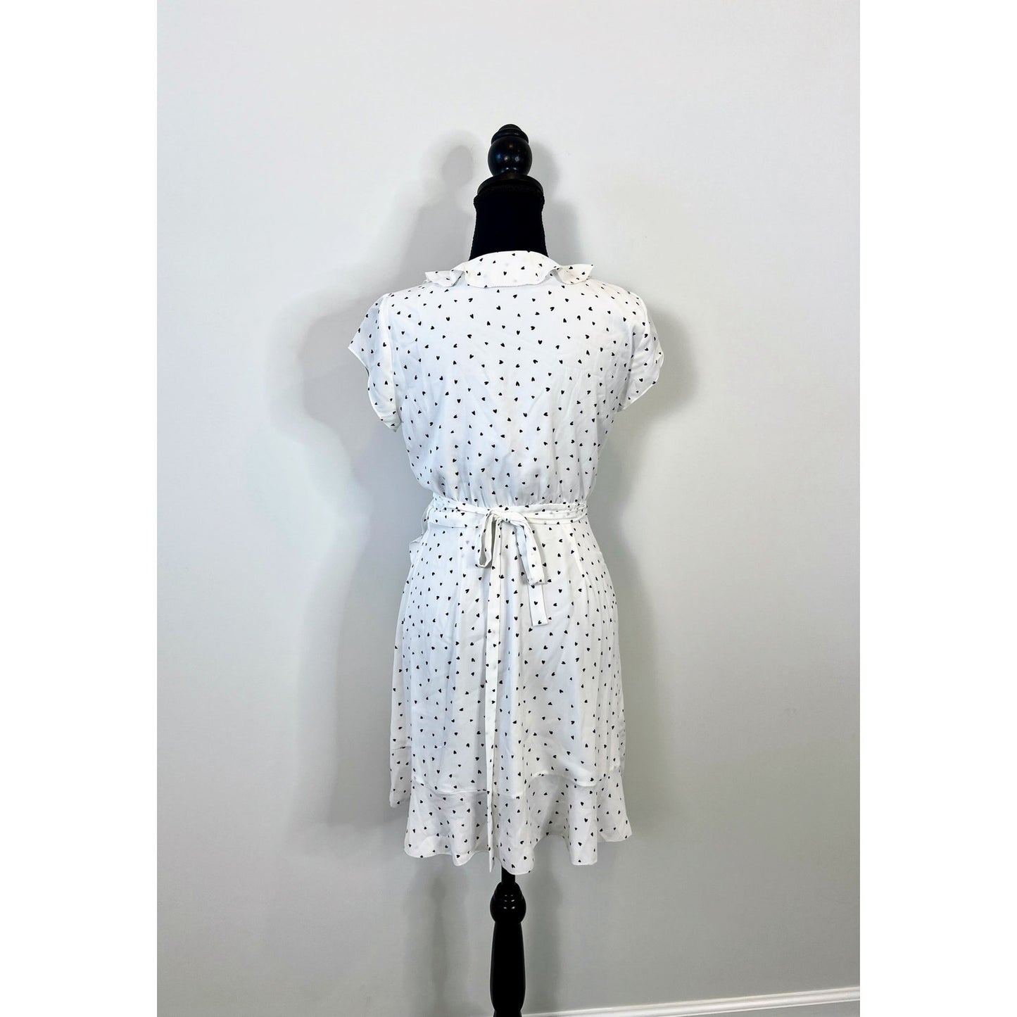 Sunday Best Savoy Wrap Dress White/Black Hearts Size 2 Pullover V-Neck Ruffle